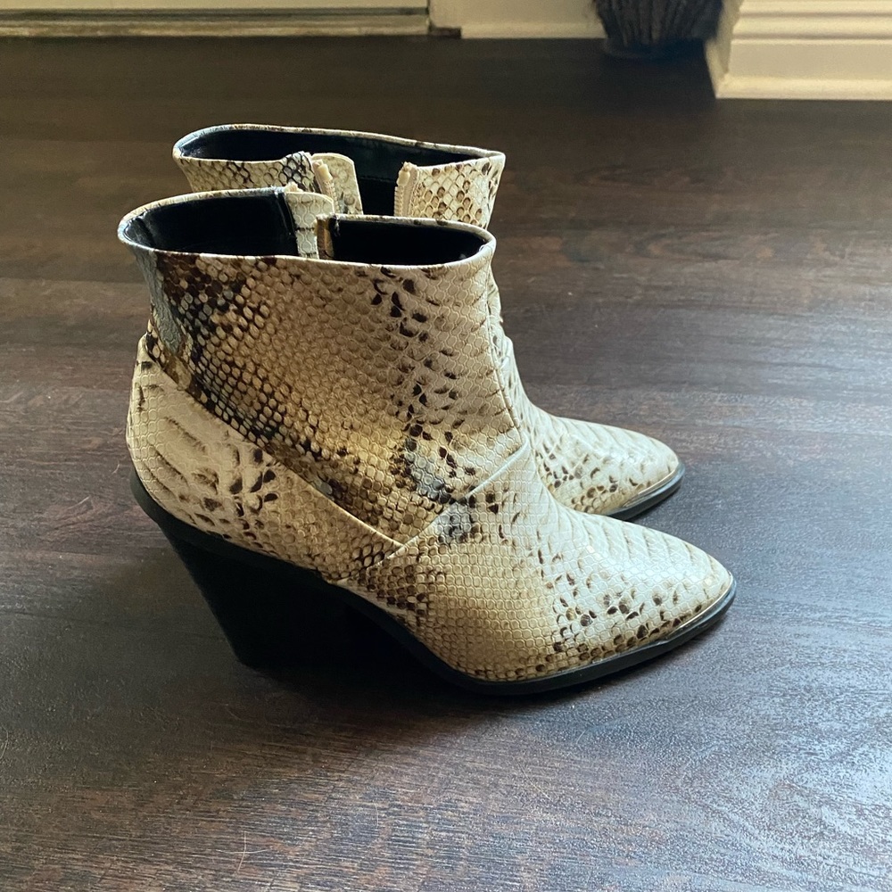 Report Jude snake print Bootie Sz 9